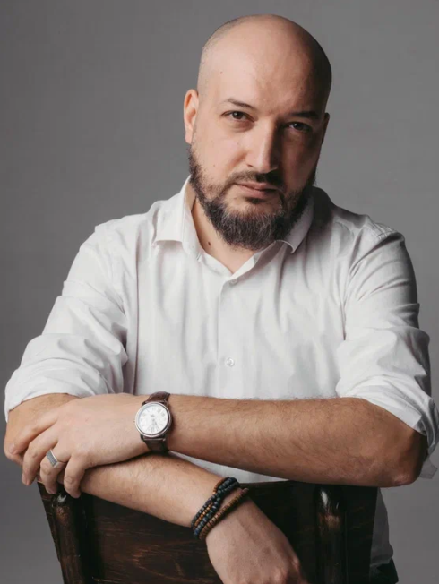 Презентация книги «Выйти из секты. Механизмы манипуляции, контроль мышления и возвращение свободы» Артема Григоряна